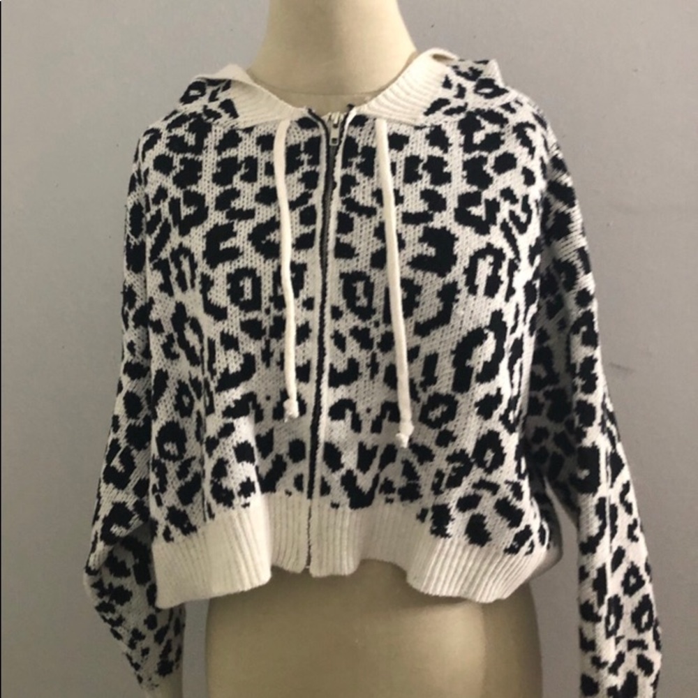 Women’s cropped zip up sweater